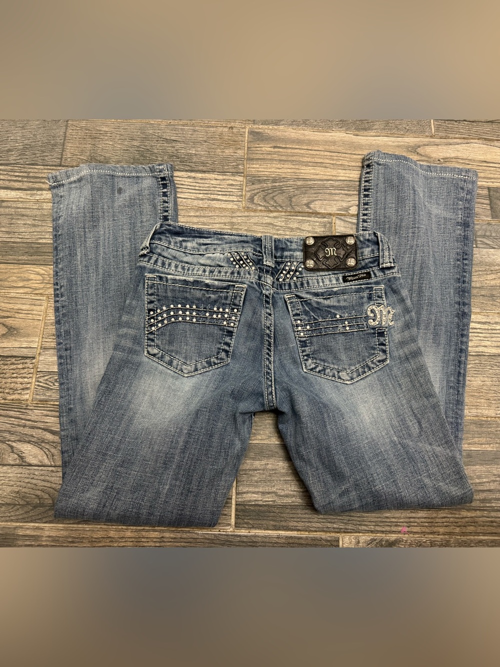 Miss Me Women's Studded Light Wash Blue Jeans - 28